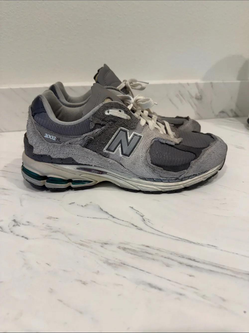 Men’s New Balance Grey 2002R Athletic Sneakers